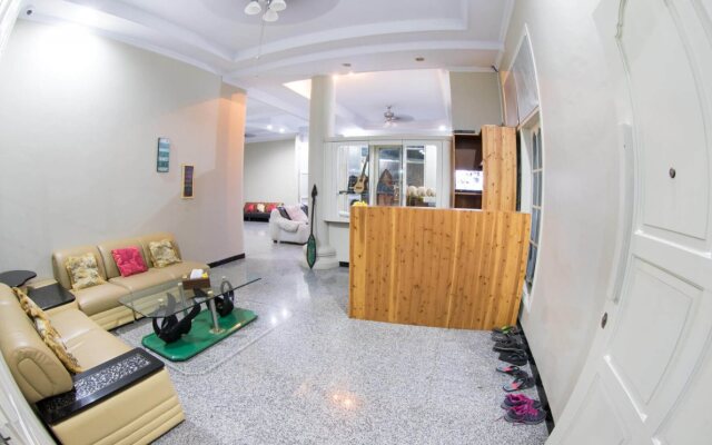 Bonsai Surf Lodge