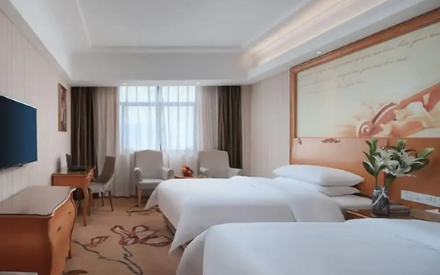 Vienna Hotel (Jingzhou Jianli Jiangcheng)