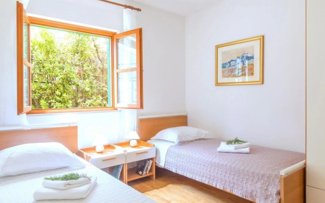 Villa Mare in Hvar With 4 Bedrooms and 3 Bathrooms