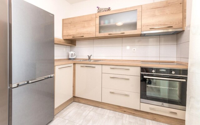 Nice Home in Ninski Stanovi With 4 Bedrooms and Wifi