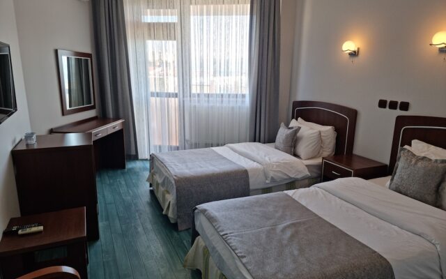 Flora Hotel