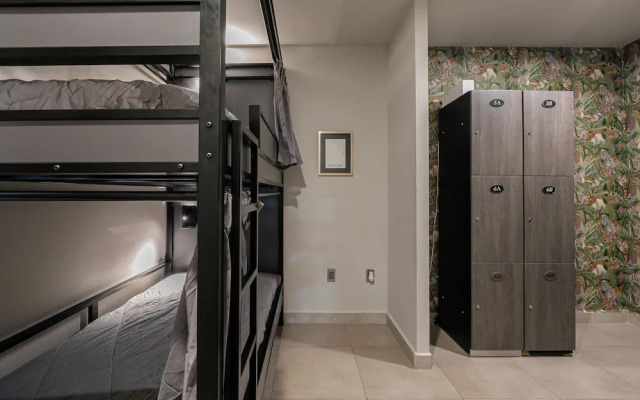 Top Bed Shared Room Men