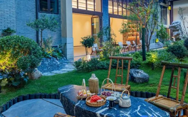 Quxiang Yazhu Chufeng Courtyard Homestay (Jiuge Alley) – Outside – Yichang