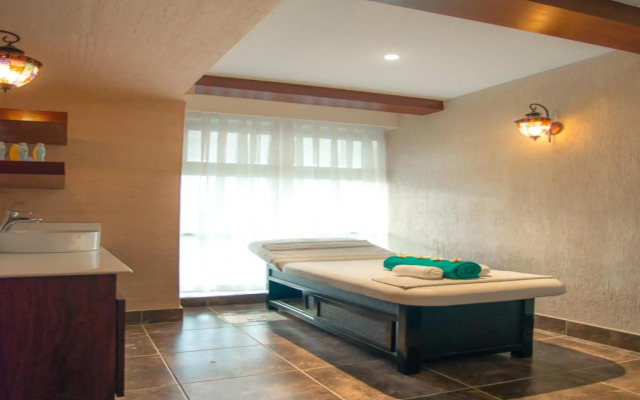 Diamond Plaza Apartments