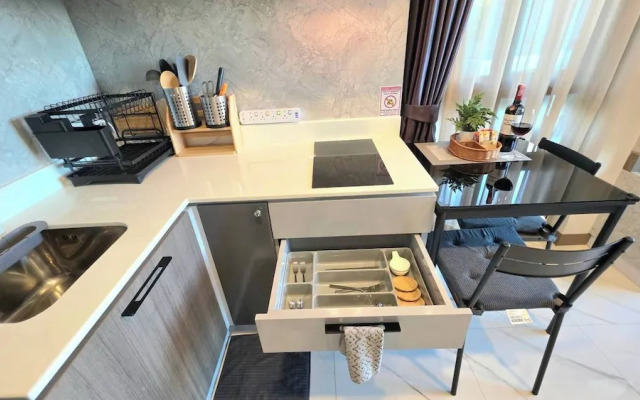 Room-a302-partial Seaview Pool View 1bed