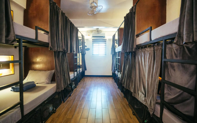 Outpost Beach Hostel - Adults Only