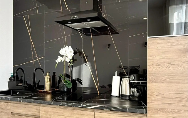 Apart Mari на набережной Генерала Карбышева 18