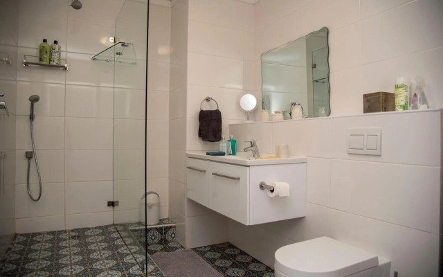 Waterfront- 11 South Quay