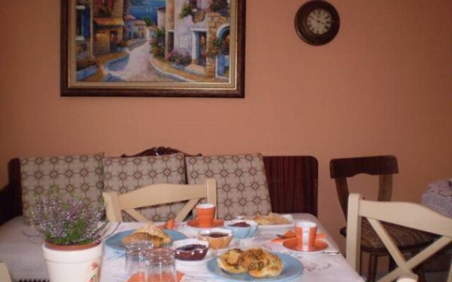 Chrysoula's Guests