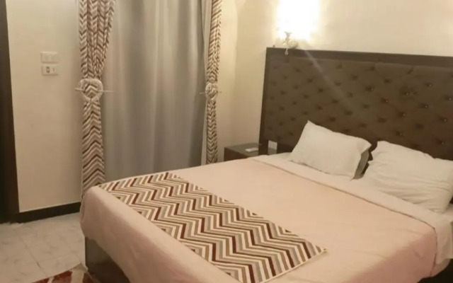 Dolphin Continental Hotel