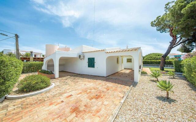 Located on a Quiet Cul-de-sac, Just Within 1 Mile From the Centre of Vilamoura