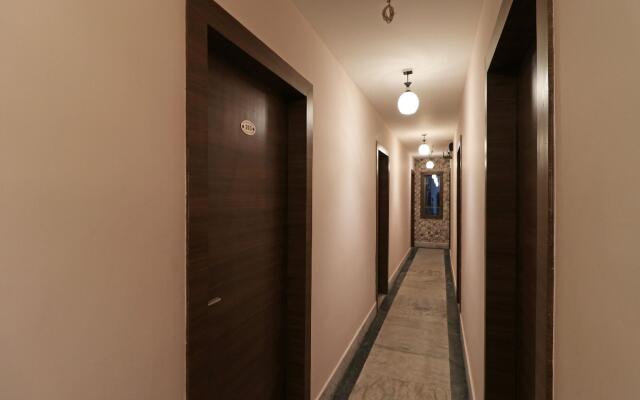 OYO 11723 Hotel Barney Grand