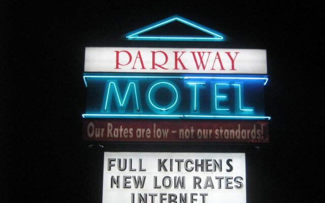 Parkway Motel & European Lodges