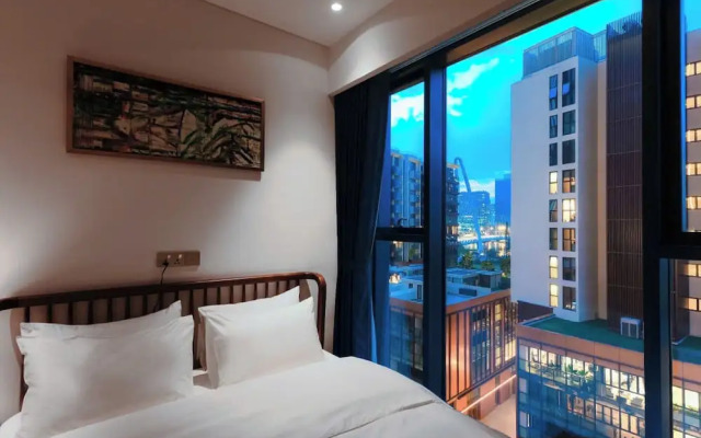 The Crest Residence Luxury by Metropole