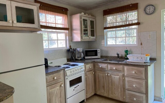 Inviting 2-bed Apartment West Coast Private