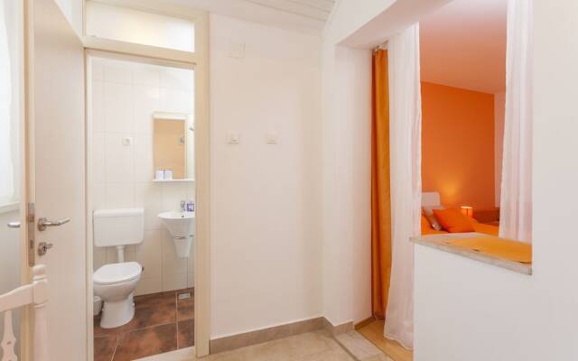 Apartments & Rooms Alagic