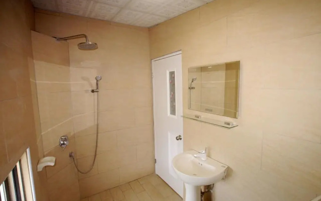 Red Crown Jacana B&B