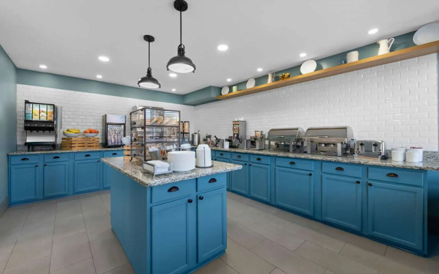 Country Inn & Suites by Radisson, Coon Rapids, MN