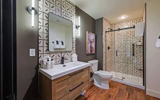 Game Room-hot Tub-10 Mins to Downtown Gatlinburg