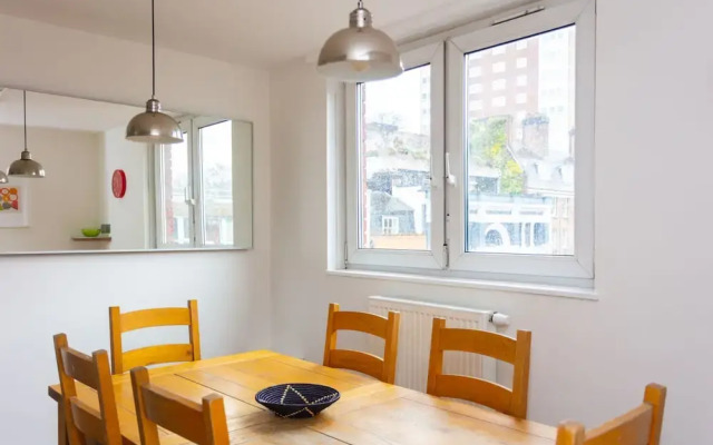 Spacious Central 3 Bedroom Apartment in Old Street