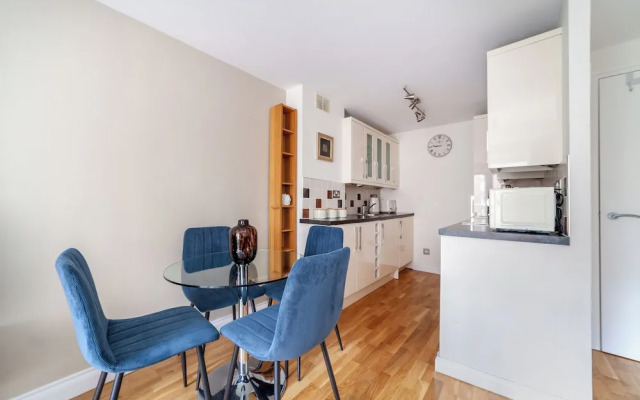 Trendy Flat in St Katharine
