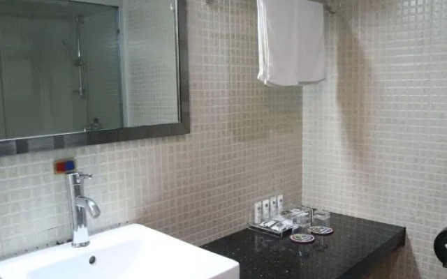 Jiangmen Baiwo Hotel (Wuyi Hospital of Traditional Chinese Medicine West Area)