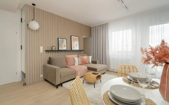 Elegant Apartment in Poznan by Renters