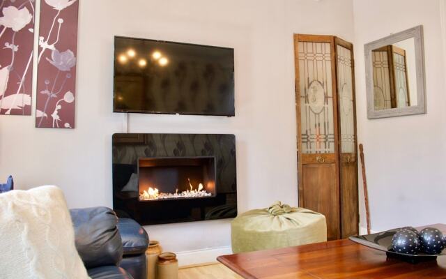 2 Bedroom Central Edinburgh Flat