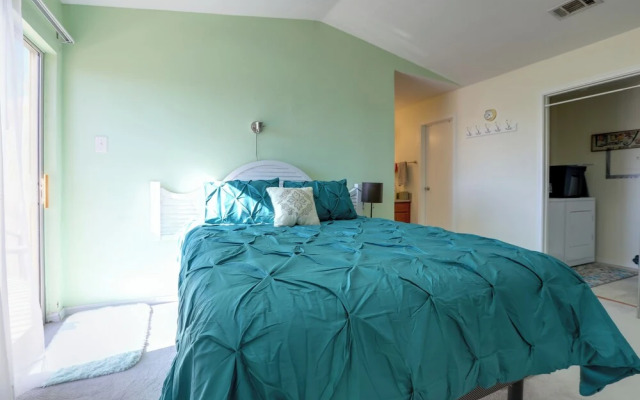 Balcony & Pool Access: Condo in Galveston!