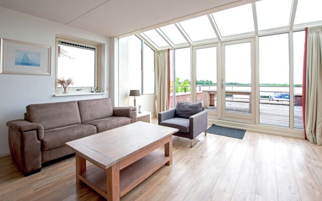 Tidy apartment with dishwasher, close to Amsterdam