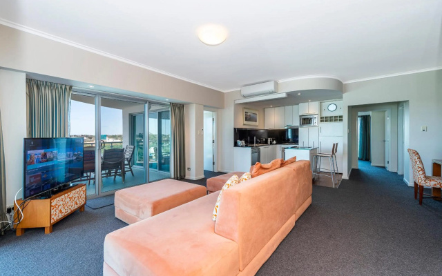 A 406 FANTASTIC OCEAN BEACH and MARINA VIEW APT - MANDURAH – Guest Rooms – Mandurah