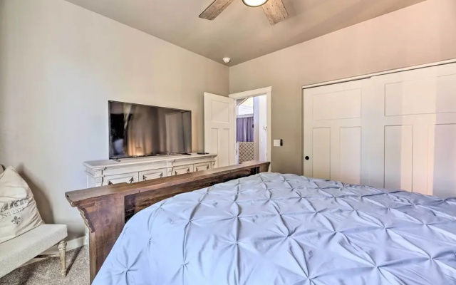 Hot Tub & Ponderosa Views! Luxe Cabin in Lakeside