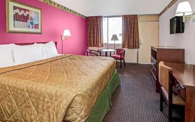 Days Inn by Wyndham York Alabama