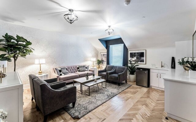 The Inn On Officers Garden