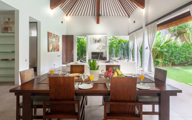 Villa Alice Dua by Villa Finder