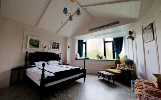 BingHe Street Art Hostel
