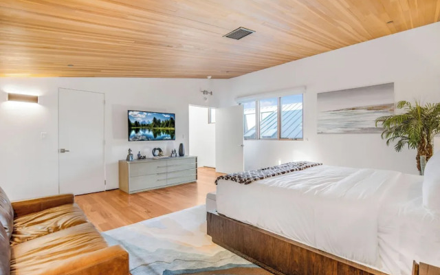 Cedar Loft Villa