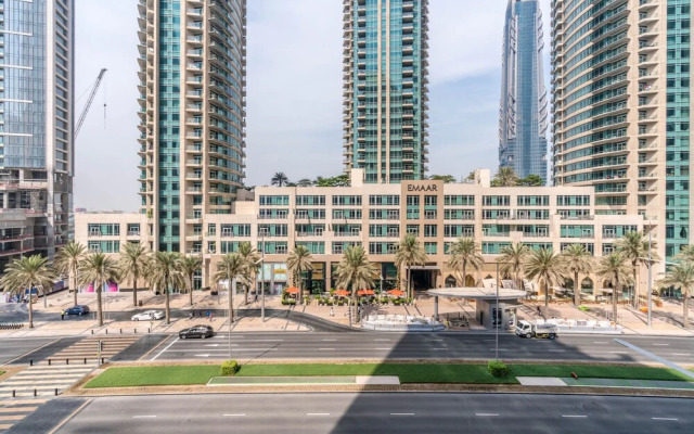 LuxBnB Standpoint Tower BLVD Views