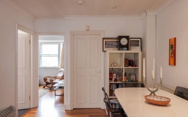 Comfy And Bright 2Br Home In West Kensington Fits 4