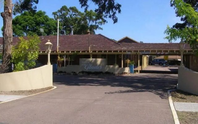 The Glades Country Club Motor Inn