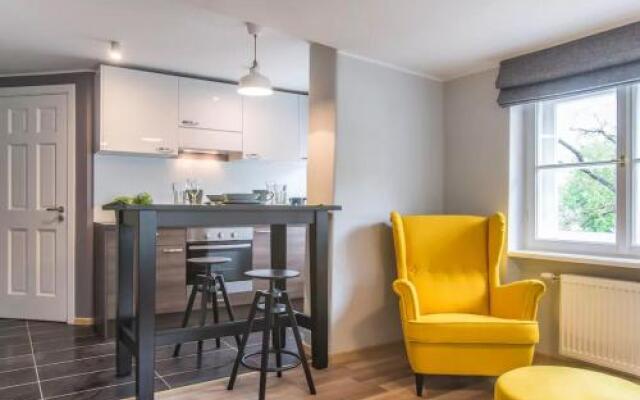 Colonel Suites & Apartments