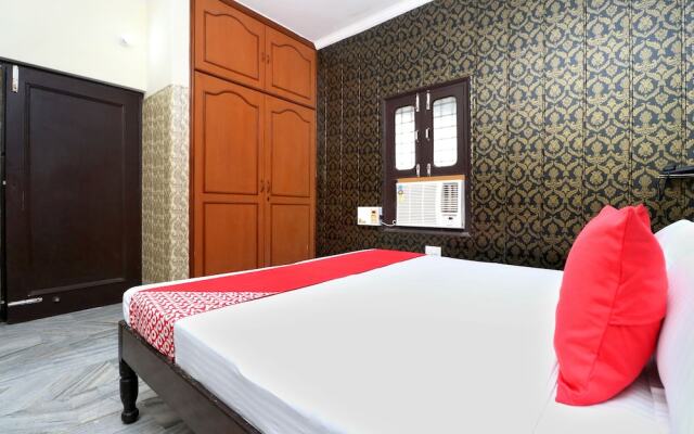 OYO 22090 Hotel Mall Residency