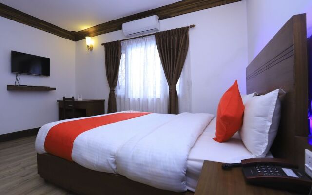 Oyo 591 Hotel Blue Moon