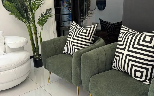 2 Bedroom Apartment Near Monte Casino