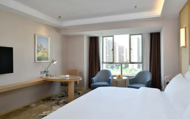 Vienna Hotel (Foshan West Railway Station Airport Branch)