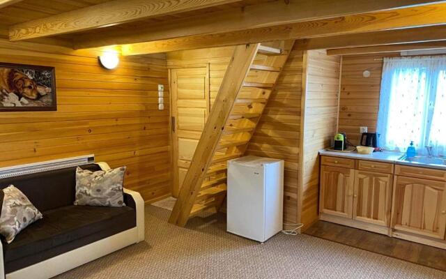 Еднофамилна дървена къщичка