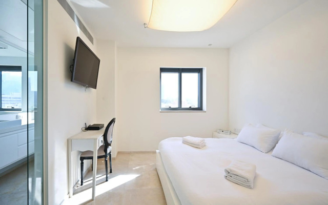 The Lounge Pool By HolyGuest