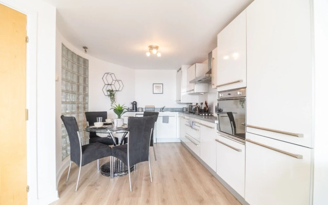 Luxury Riverview City Centre Apartment 2