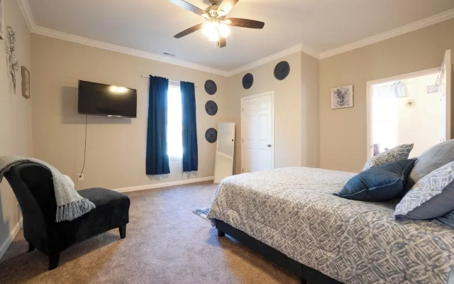 Charming Huntsville Home w/ Deck!