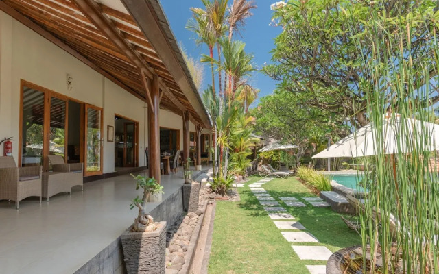 Villa Lotus Kayuputih